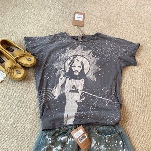 Magnolia Pearl Halo Boyfriend Distressed Tee